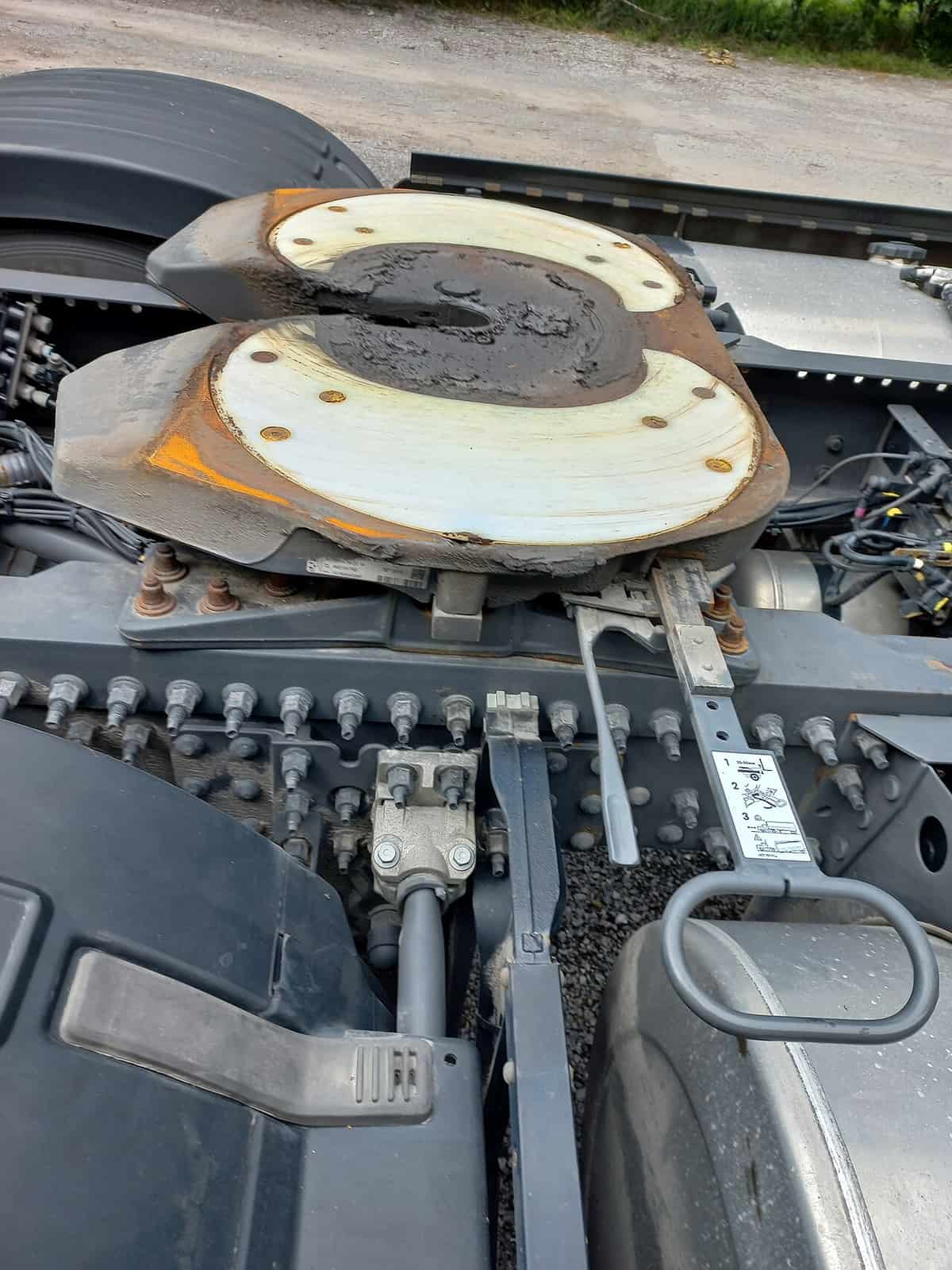 A fifth wheel coupling plate on a heavy truck chassis